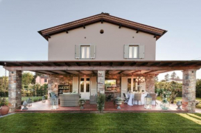 VILLA PEMOLA a Luxury Farmhouse with Garden and bikes in Lucca Town, Capannori